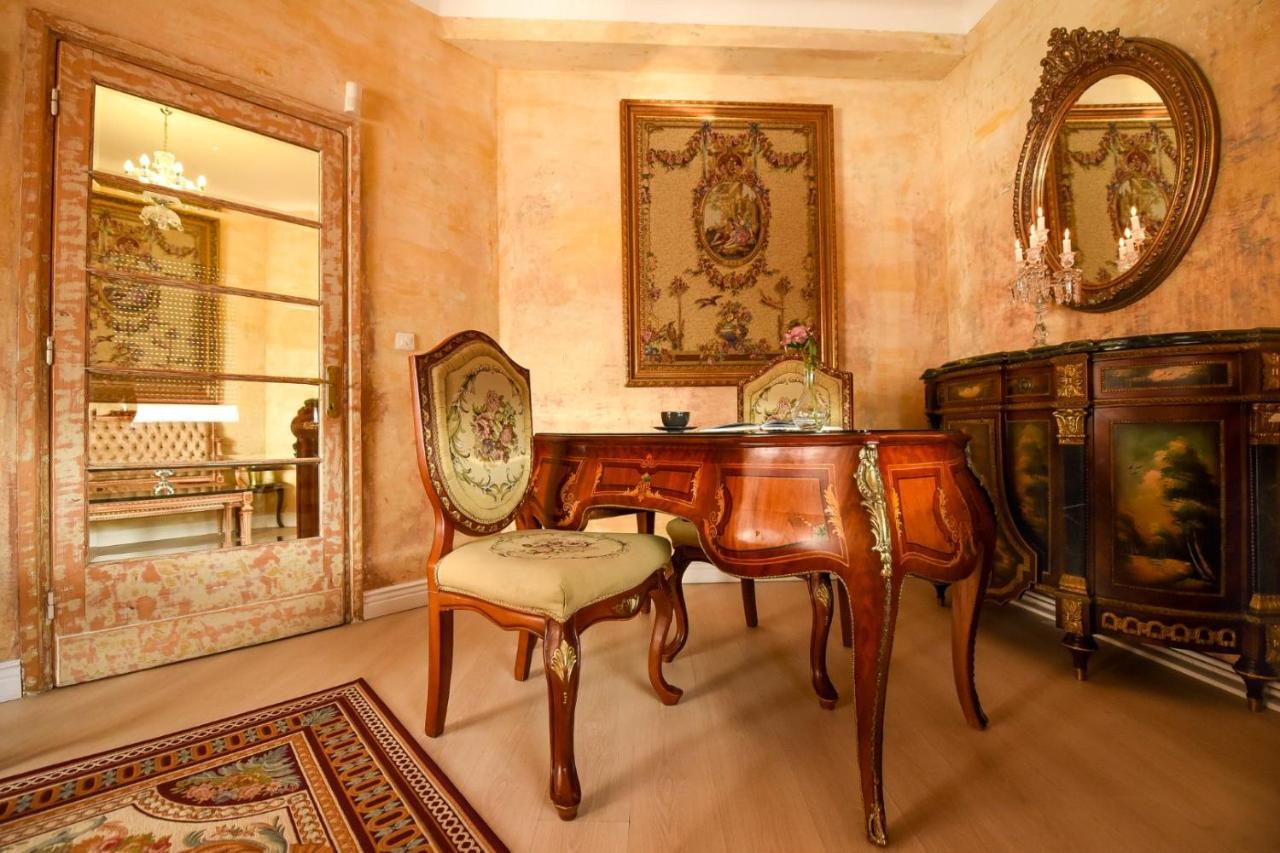 Baroque Splendor: Breathtaking Views & Design Apartment Bucureşti Exterior foto