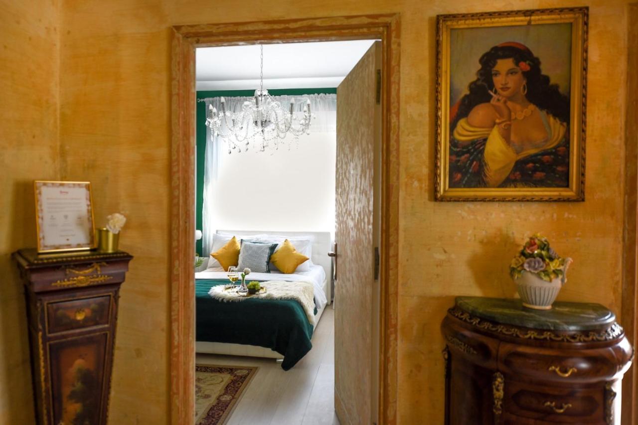 Baroque Splendor: Breathtaking Views & Design Apartment Bucureşti Exterior foto