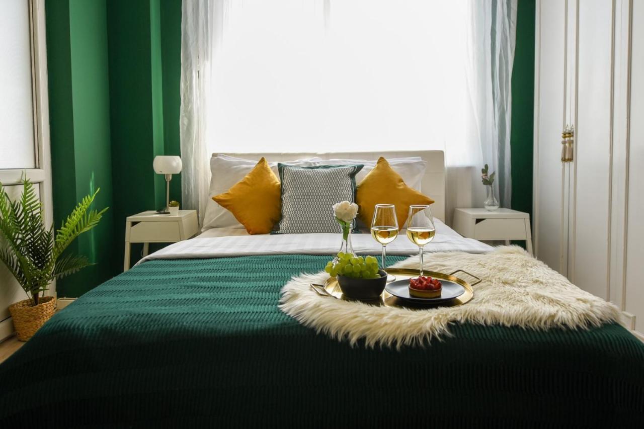 Baroque Splendor: Breathtaking Views & Design Apartment Bucureşti Exterior foto