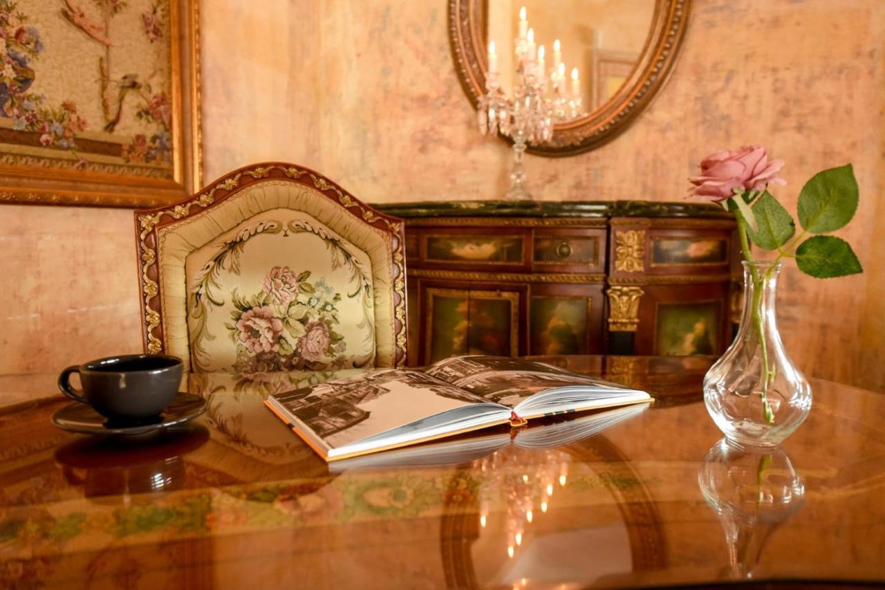 Baroque Splendor: Breathtaking Views & Design Apartment Bucureşti Exterior foto